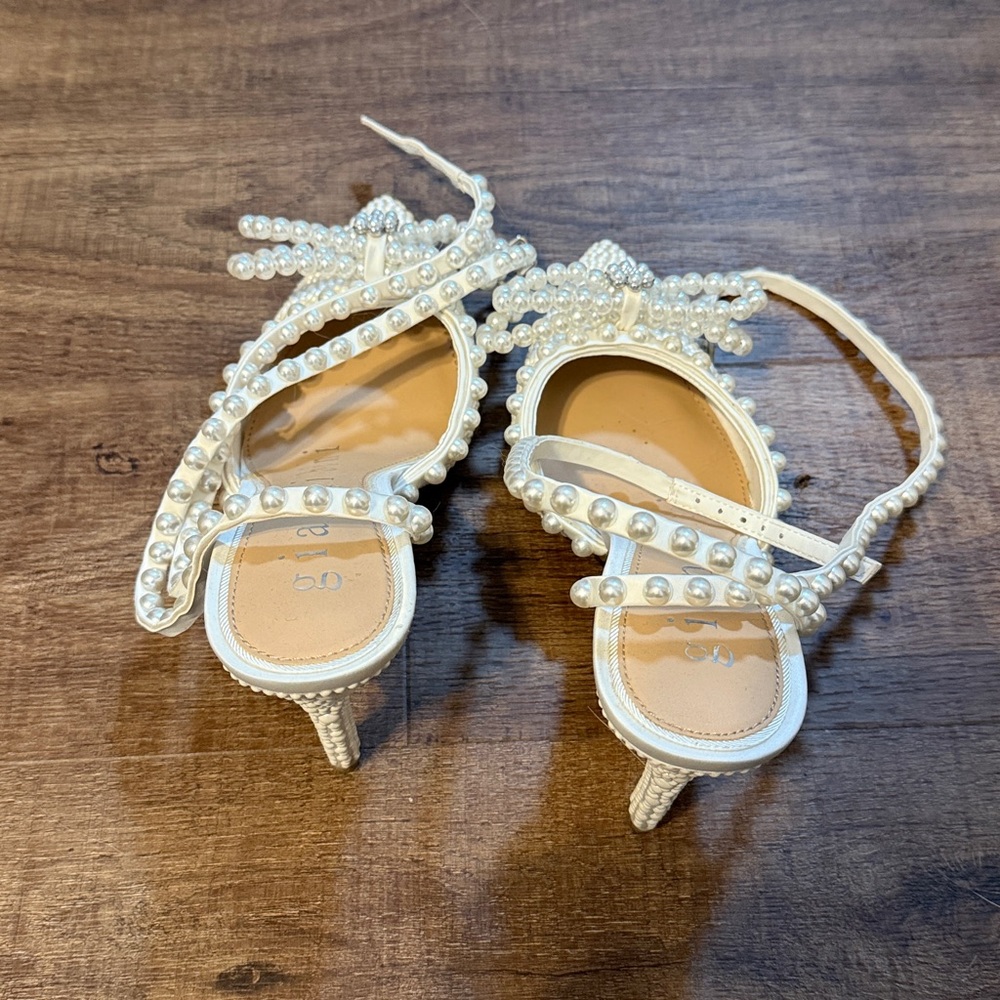 Gianni Bini White Taylinn Three Double Pearl Bow Dress Pumps - Picture 4 of 5